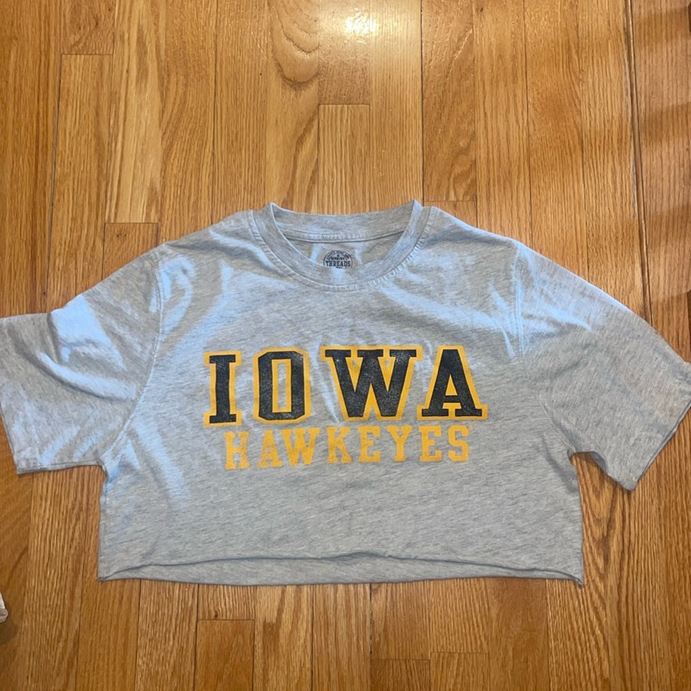 Cropped Iowa Hawkeyes womens t shirt